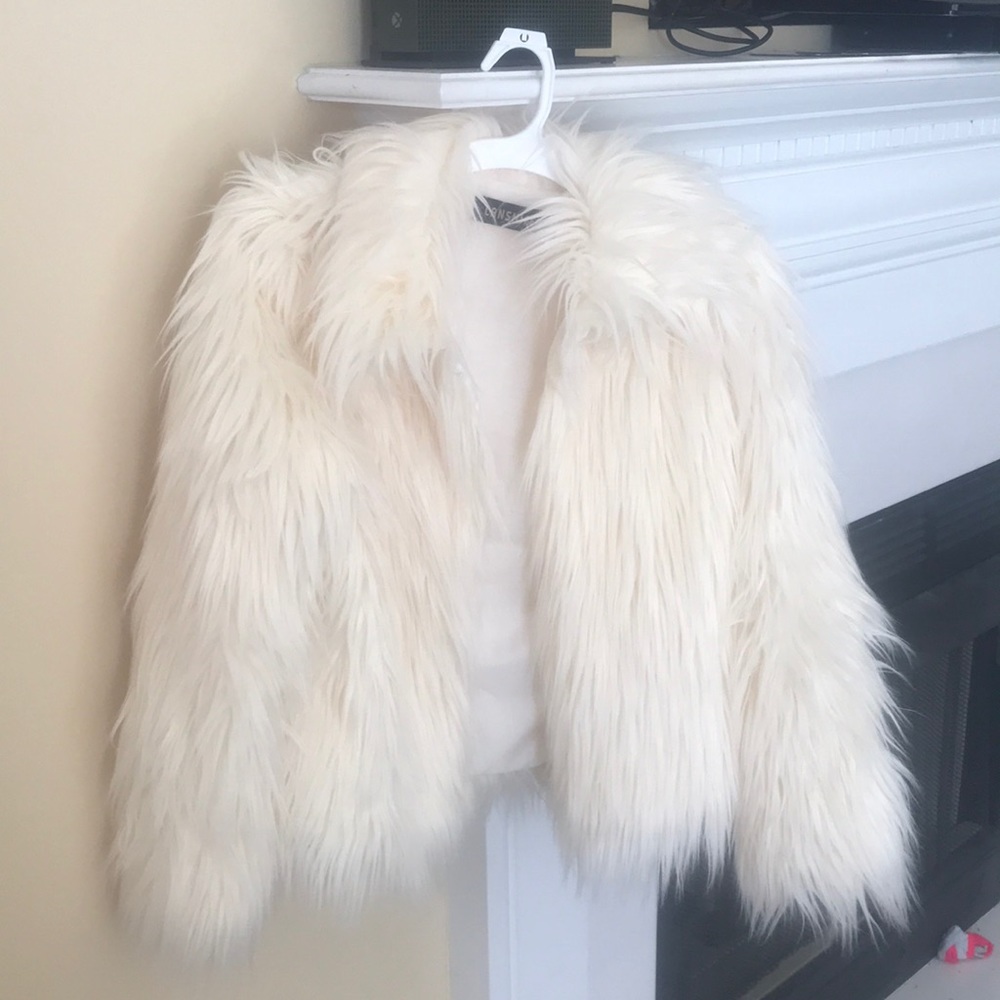 Faux fur jacket white size XL